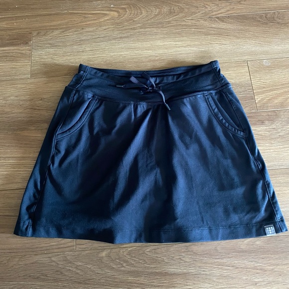 Title Nine Breakthrough Buttah Built-In Short Athletic Skort XS Black Drawstring - Picture 1 of 7